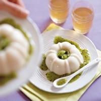 Gelée de lait d’amandes au coulis de kiwis Gelée de lait d’amandes au coulis de kiwis